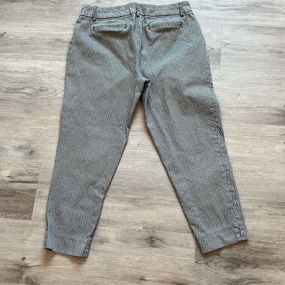 4/$50 Cleo Petites Patterned Cropped Pants - Picture 5 of 6